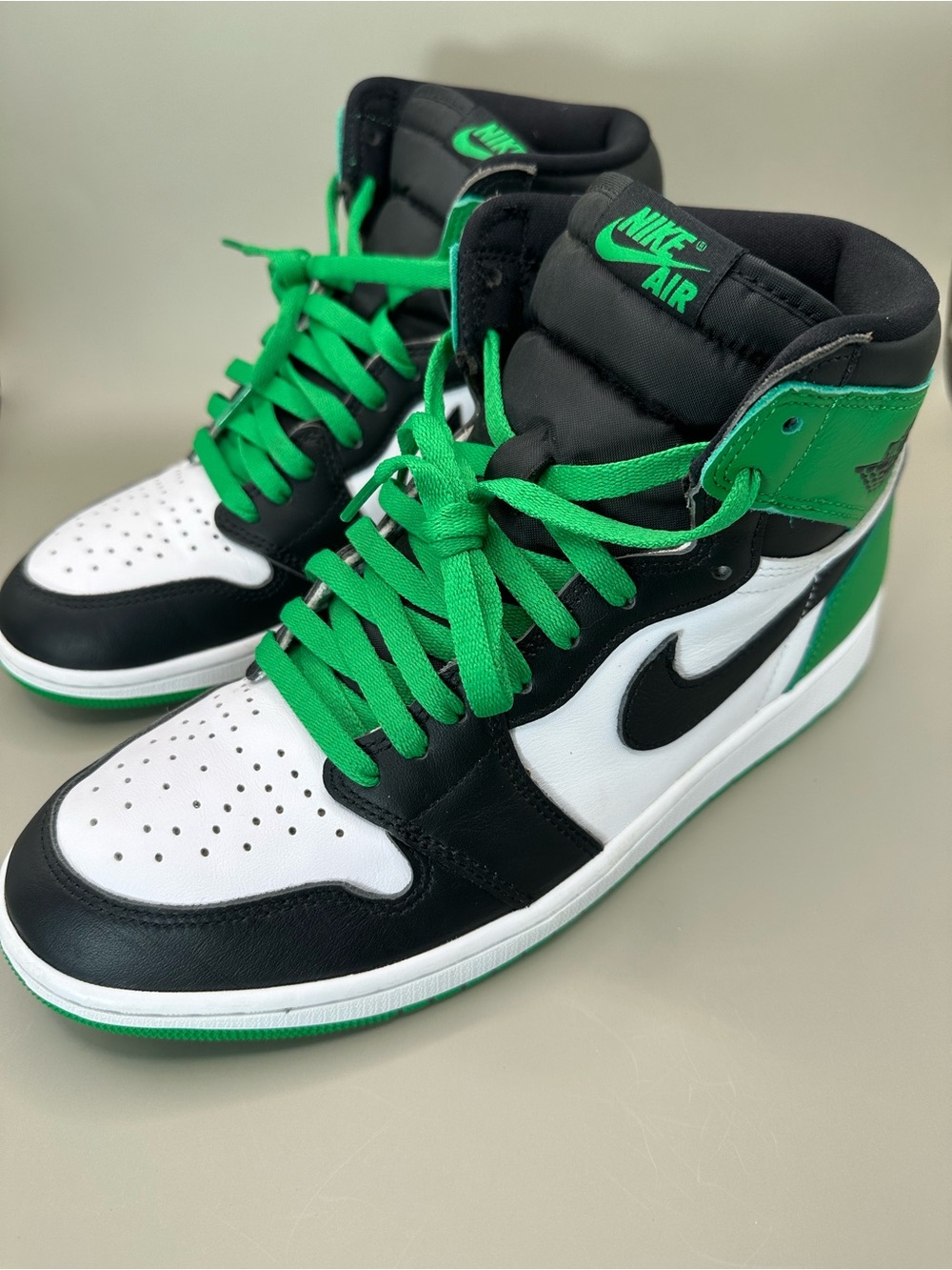Nike Air Jordan 1 Retro High OG Lucky Green Men’s Size 10.5 DZ 5485-031.